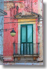 images/Europe/Italy/Puglia/Noci/Misc/balcony-door-n-street_lamp-2.jpg