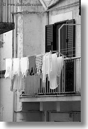 images/Europe/Italy/Puglia/Noci/Misc/hanging-laundry-4-bw.jpg