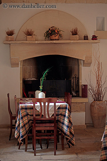 dining-room-table-n-fireplace-1.jpg