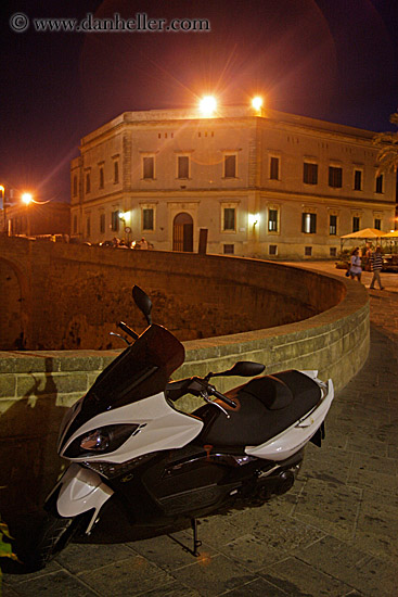 motorcycle-at-night-3.jpg