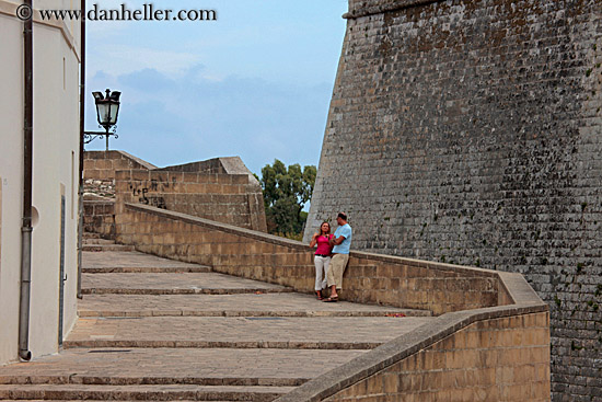 man-n-woman-on-wall-2.jpg