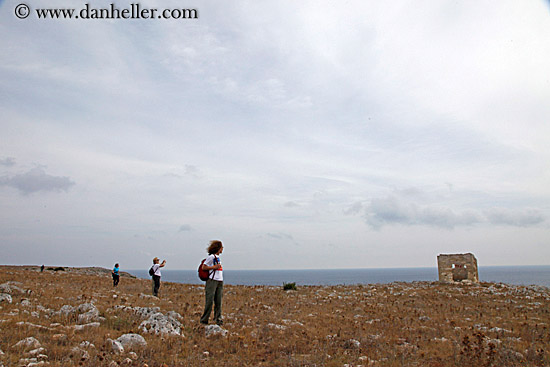 hiking-rocky-coastline-01.jpg