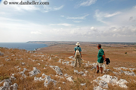 hiking-rocky-coastline-05.jpg