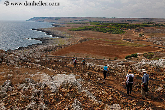 hiking-rocky-coastline-15.jpg