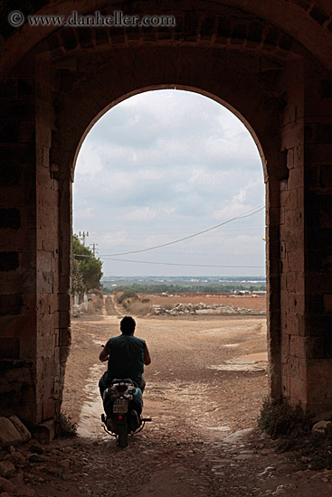 motorcycle-thru-archway.jpg