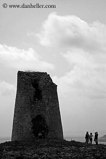 santo-emiliano-watch_tower-7-bw.jpg