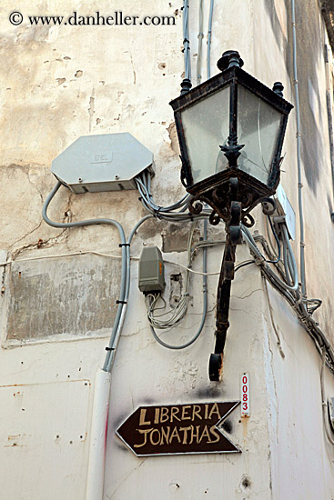 street_lamp-n-sign.jpg