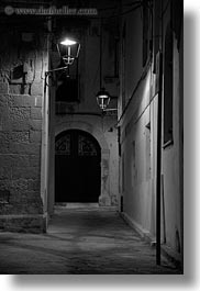 images/Europe/Italy/Puglia/Otranto/StreetLamps/street_lamps-n-dusk-4-bw.jpg