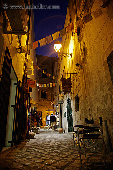 prayer-flags-n-narrow-alley-2.jpg