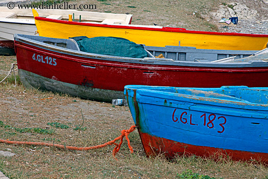 yellow-red-n-blue-boats-on-beach-3.jpg