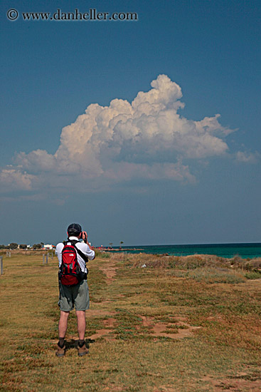 photographers-n-cumulus-clouds.jpg