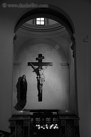 arch-madonna-n-cross-bw.jpg