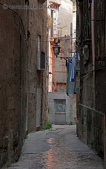 narrow-alley.jpg