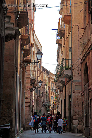 narrow-alley-n-people-walking-1.jpg