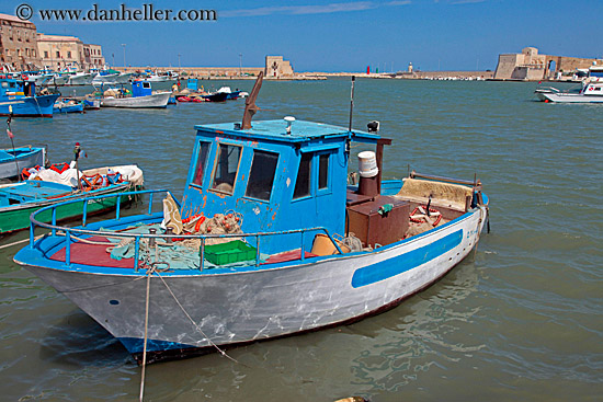 white-n-blue-boat.jpg