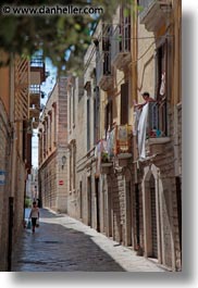 images/Europe/Italy/Puglia/Trani/Streets/boy-on-narrow-street-3.jpg