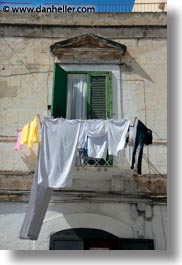 images/Europe/Italy/Puglia/Trani/Windows/laundry-hanging-from-balcony-1.jpg