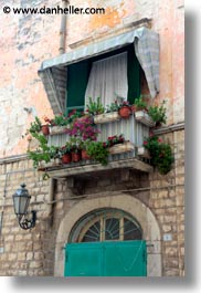 images/Europe/Italy/Puglia/Trani/Windows/plants-on-balcony-2.jpg