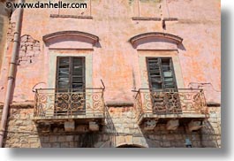 images/Europe/Italy/Puglia/Trani/Windows/window-n-balcony-2.jpg