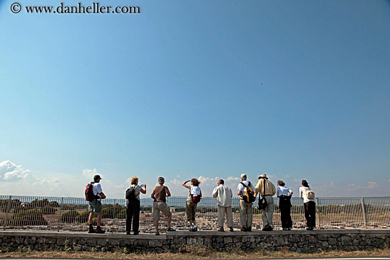 people-looking-at-roman-ruins-1.jpg