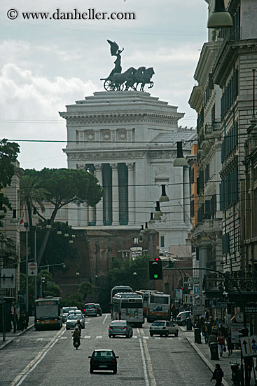 altare_della_patria-w-traffic.jpg