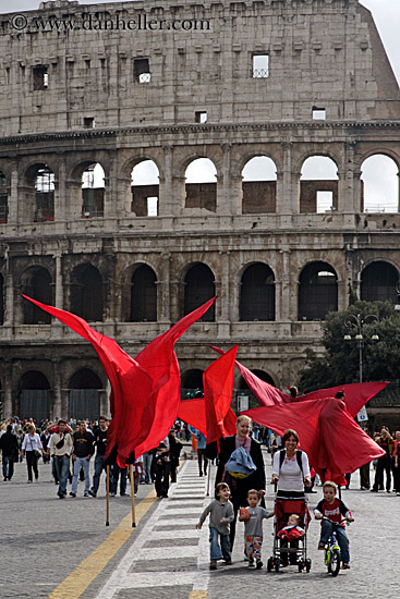 mothers-n-toddlers-at-colosseum.jpg