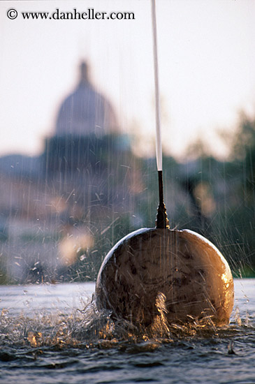 round-fountain-n-chrcuh-dome.jpg