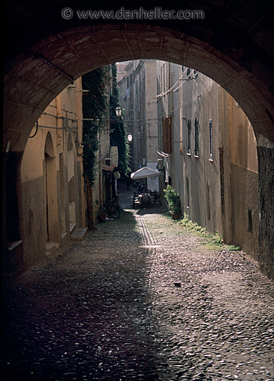 cobblestone-tunnel.jpg