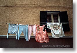 images/Europe/Italy/Sardinia/Alghero/Windows/laundry-2.jpg