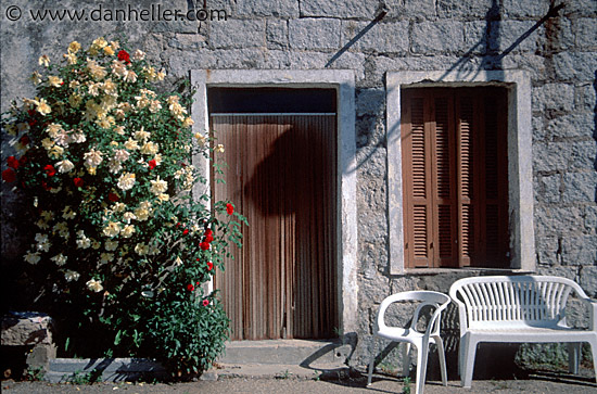 flowery-doorway.jpg