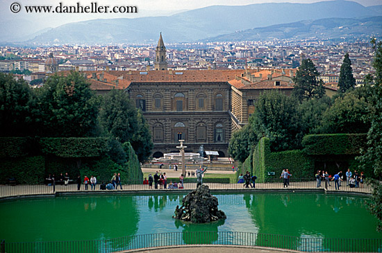 medici-garden-pond.jpg