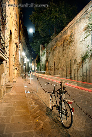 bike-n-moon-alley-1.jpg