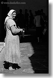 images/Europe/Italy/Tuscany/Florence/People/old-woman-bw.jpg