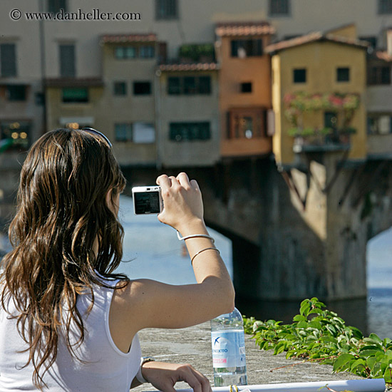 woman-photographing-ponte_vecchio-bridge.jpg