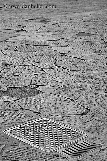 florence-manhole-2.jpg