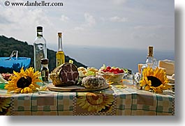 images/Europe/Italy/Tuscany/Food/picnic-table-setting-1.jpg