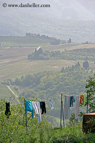 hanging-laundry-n-landscape.jpg