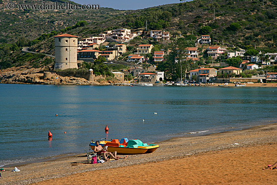 colorful-boats-on-beach-4.jpg