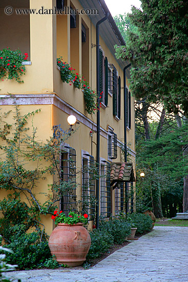 tuscan-villa-1.jpg