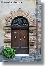 images/Europe/Italy/Tuscany/Towns/Montalcino/FlowersDoorsWindows/flowers-n-door-3.jpg