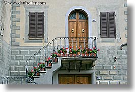 images/Europe/Italy/Tuscany/Towns/Montalcino/FlowersDoorsWindows/flowers-n-door-4.jpg