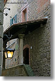 images/Europe/Italy/Tuscany/Towns/Montalcino/FlowersDoorsWindows/lamp_post-1.jpg
