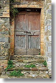 images/Europe/Italy/Tuscany/Towns/Montalcino/FlowersDoorsWindows/wood-door-2.jpg