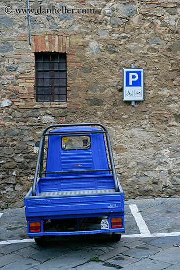 small-truck-parking-sign.jpg