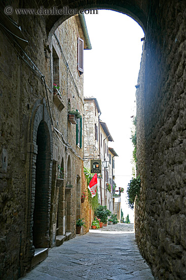 cobblestone-street-n-arch-1.jpg