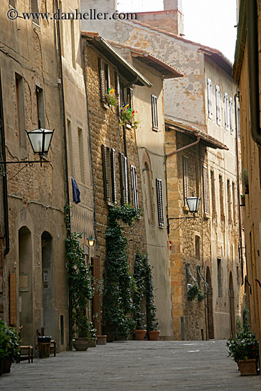 pienza-street.jpg