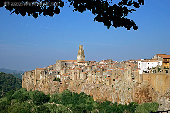 pitigliano-cityscape-02.jpg