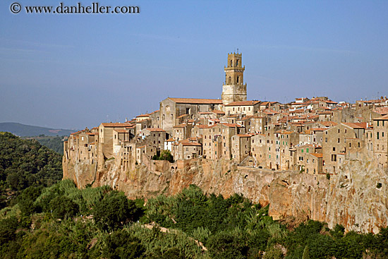 pitigliano-cityscape-03.jpg