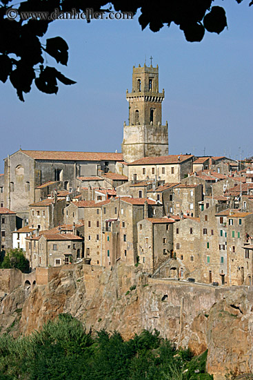 pitigliano-cityscape-06.jpg