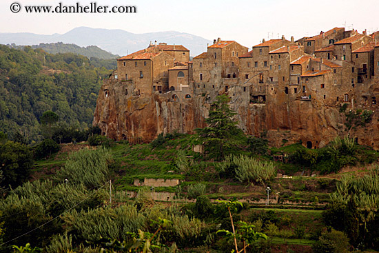 pitigliano-cityscape-07.jpg